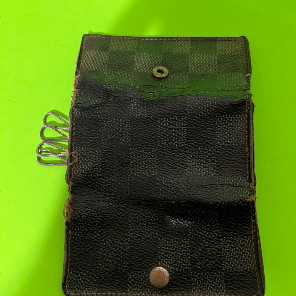 Louis Vuitton Black Leather Key & Card Holder - Picture 5 of 5